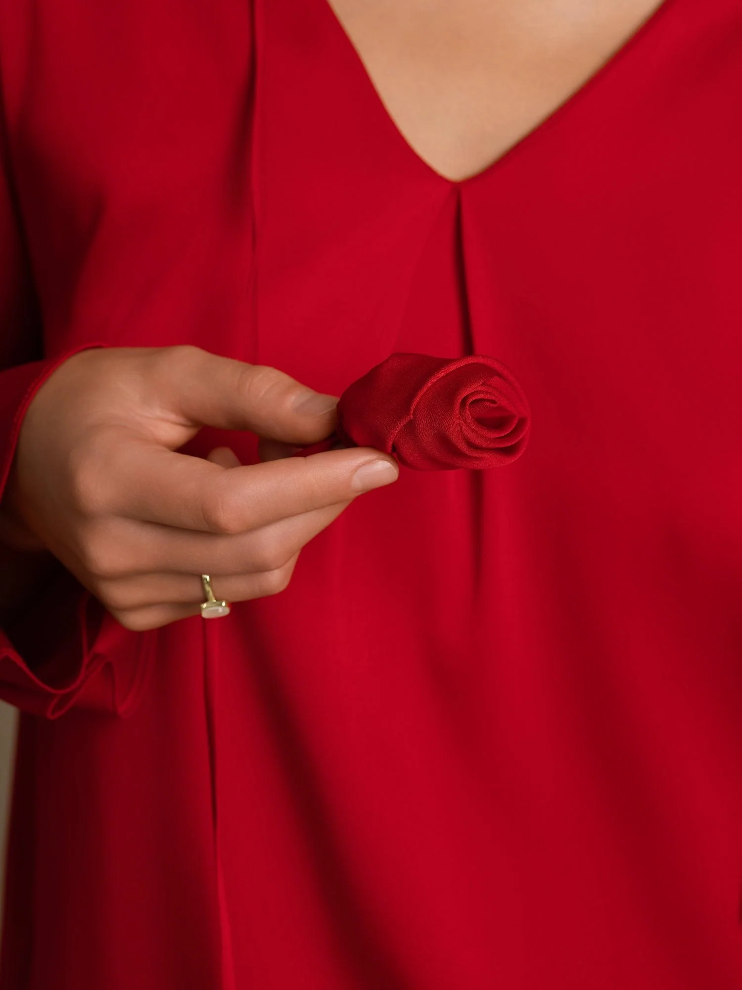 19Momme Silk Women's V Neck Long Sleeve Blouse With 3D Rose Detail - Image 18