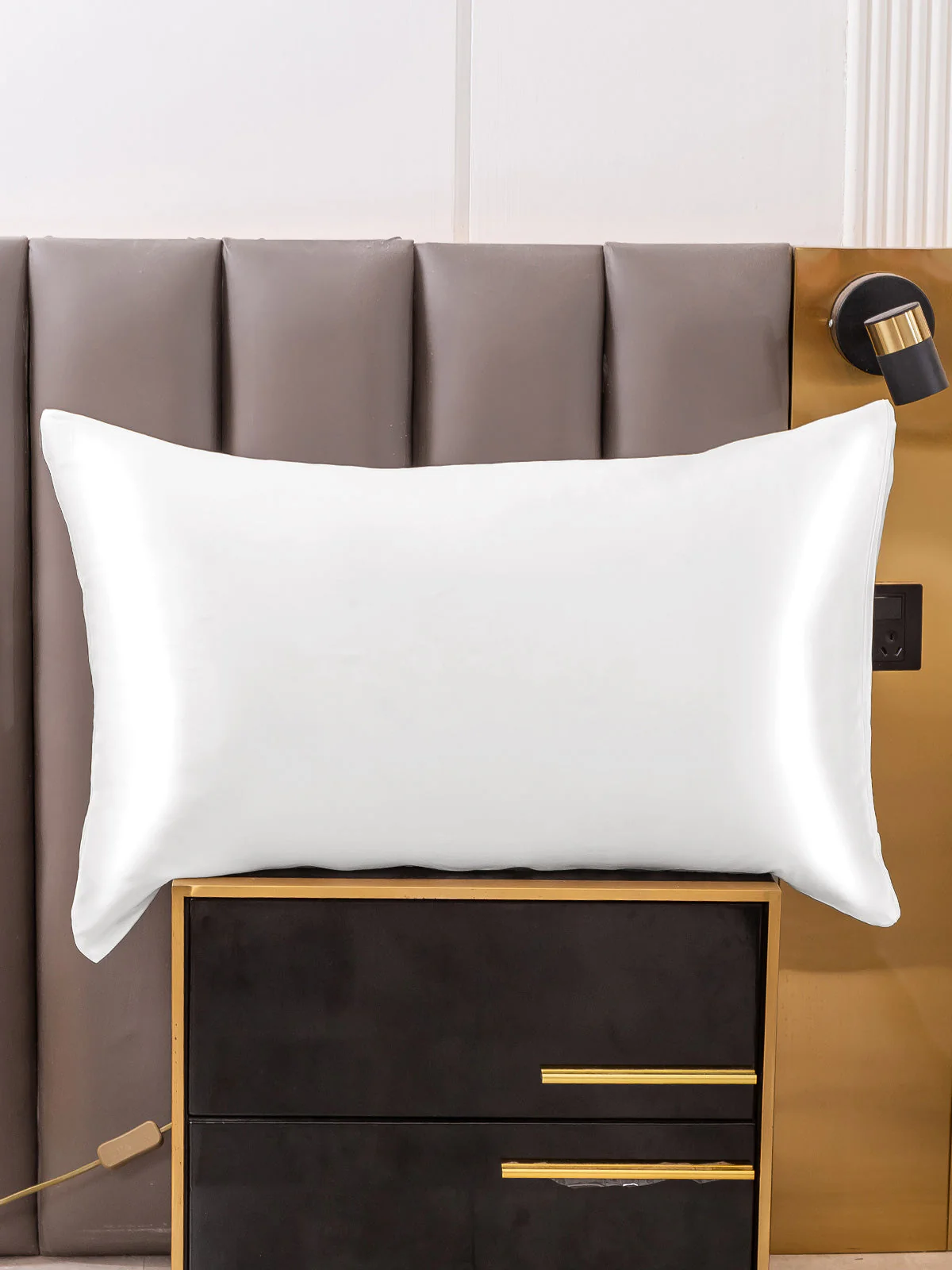 22Momme 100% Mulberry Silk Pillowcase - Envelope Closure - Image 10