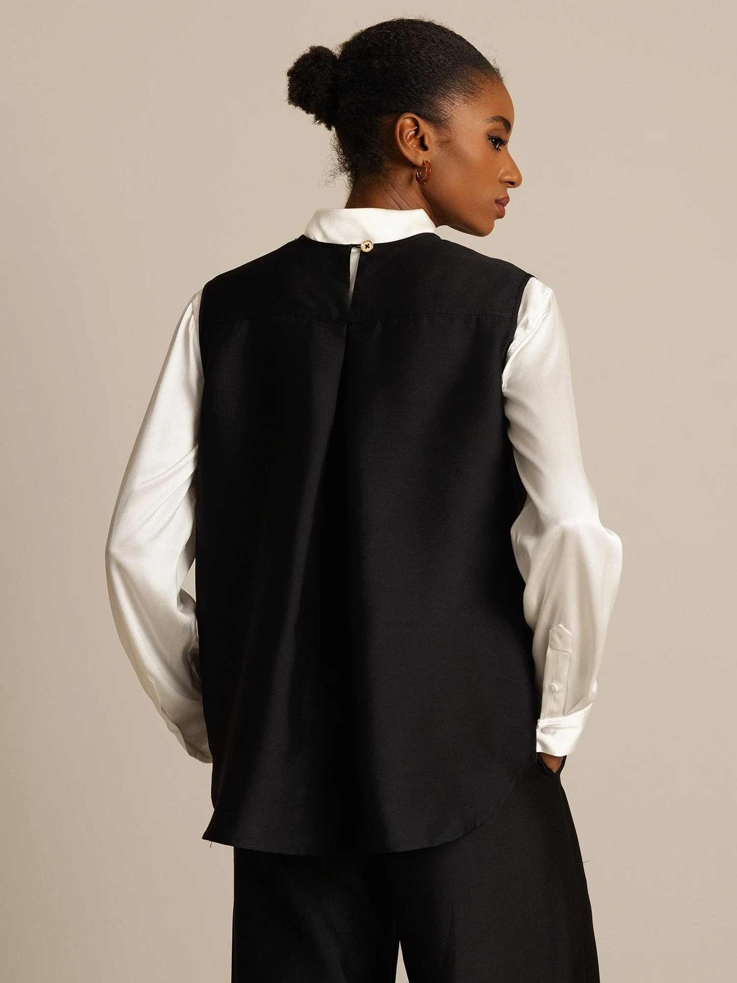 Clearance - 32Momme Silk-Wool Blend Women's Vest with Button Pocket Design - Image 10