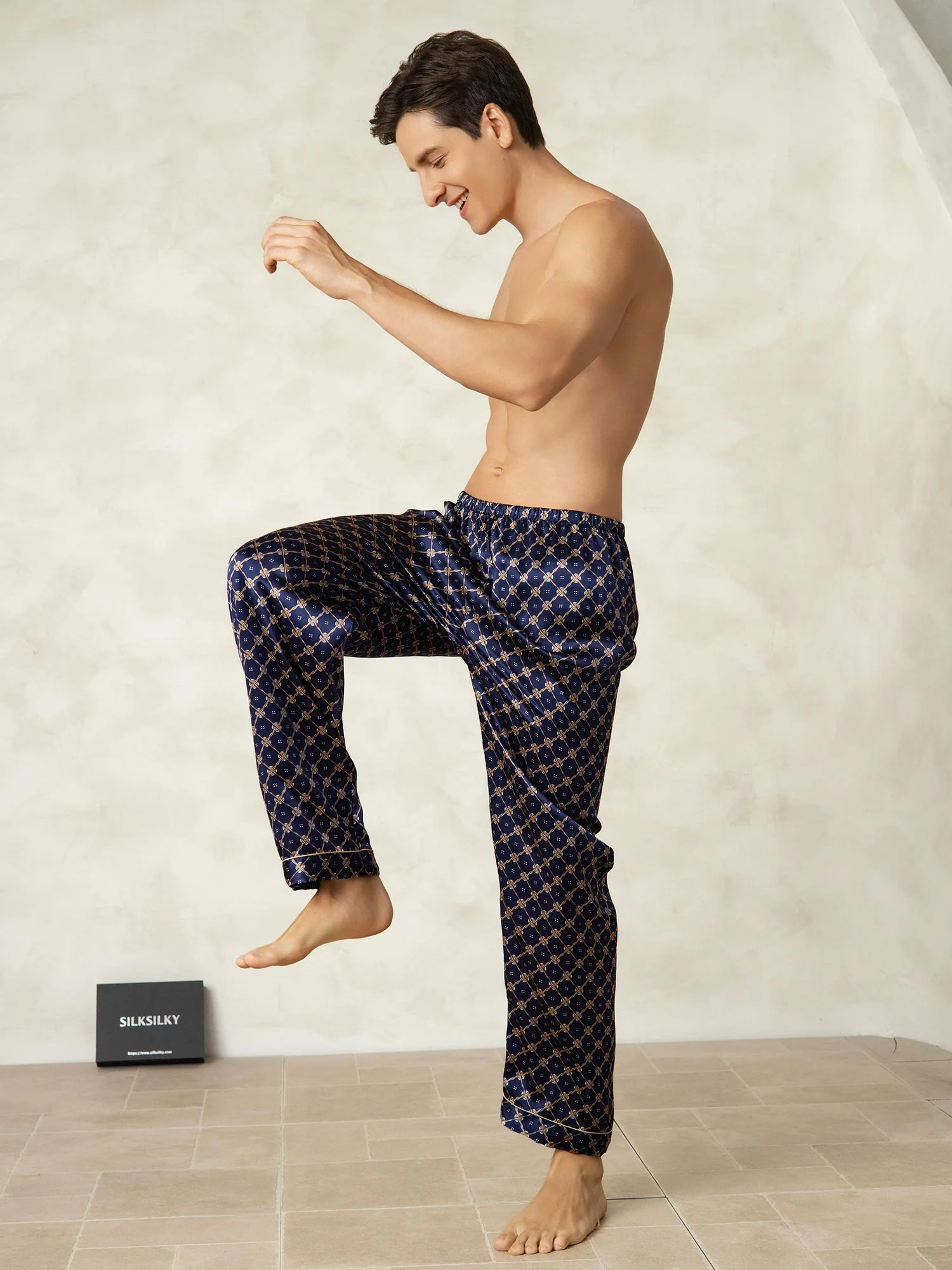 Men's 100% Mulberry Silk Chain Print Sleep Pants with Elastic Waist - Image 5