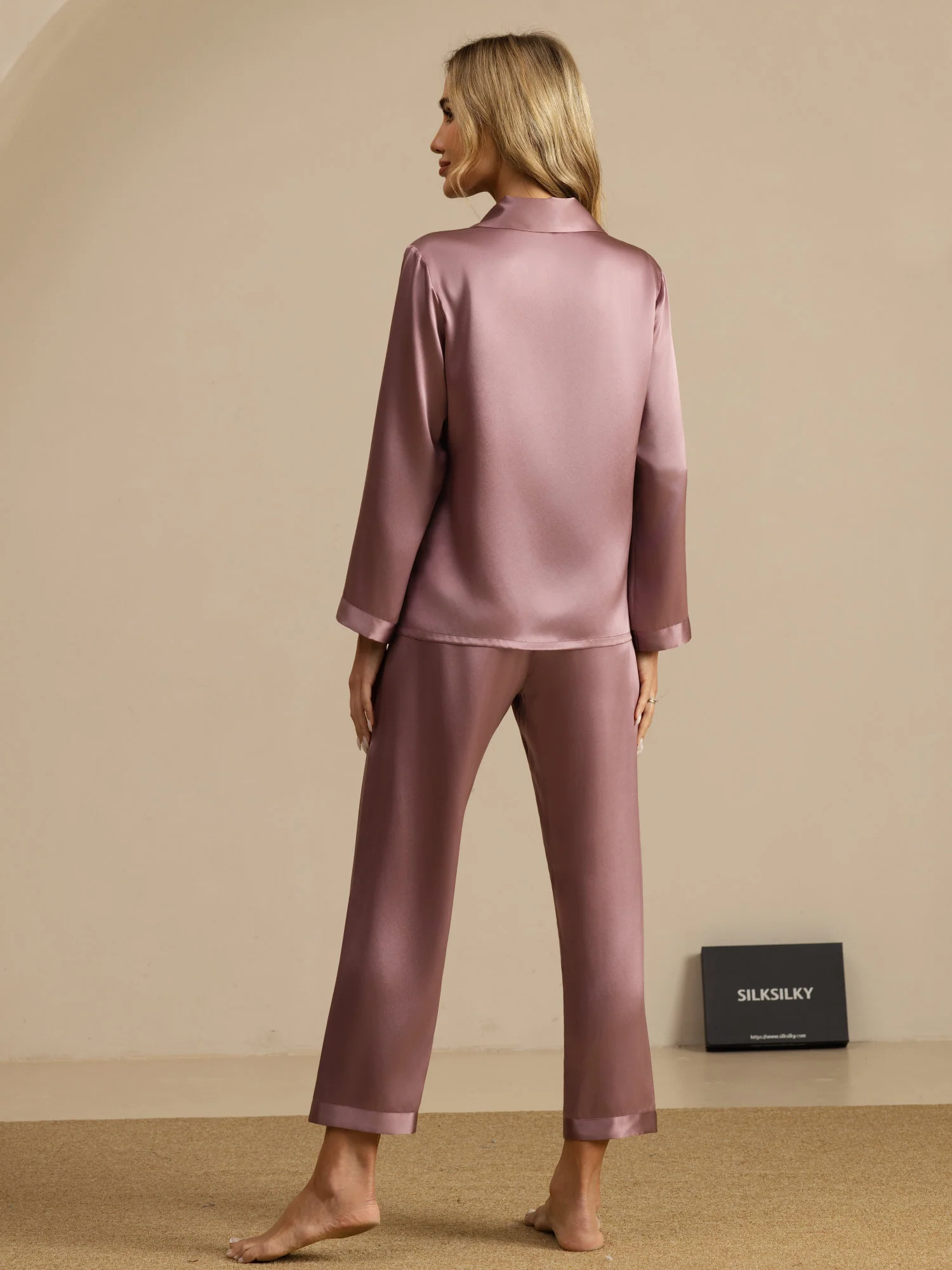 100% Mulberry Silk Women's Long Sleeve Pajamas Set - Image 18