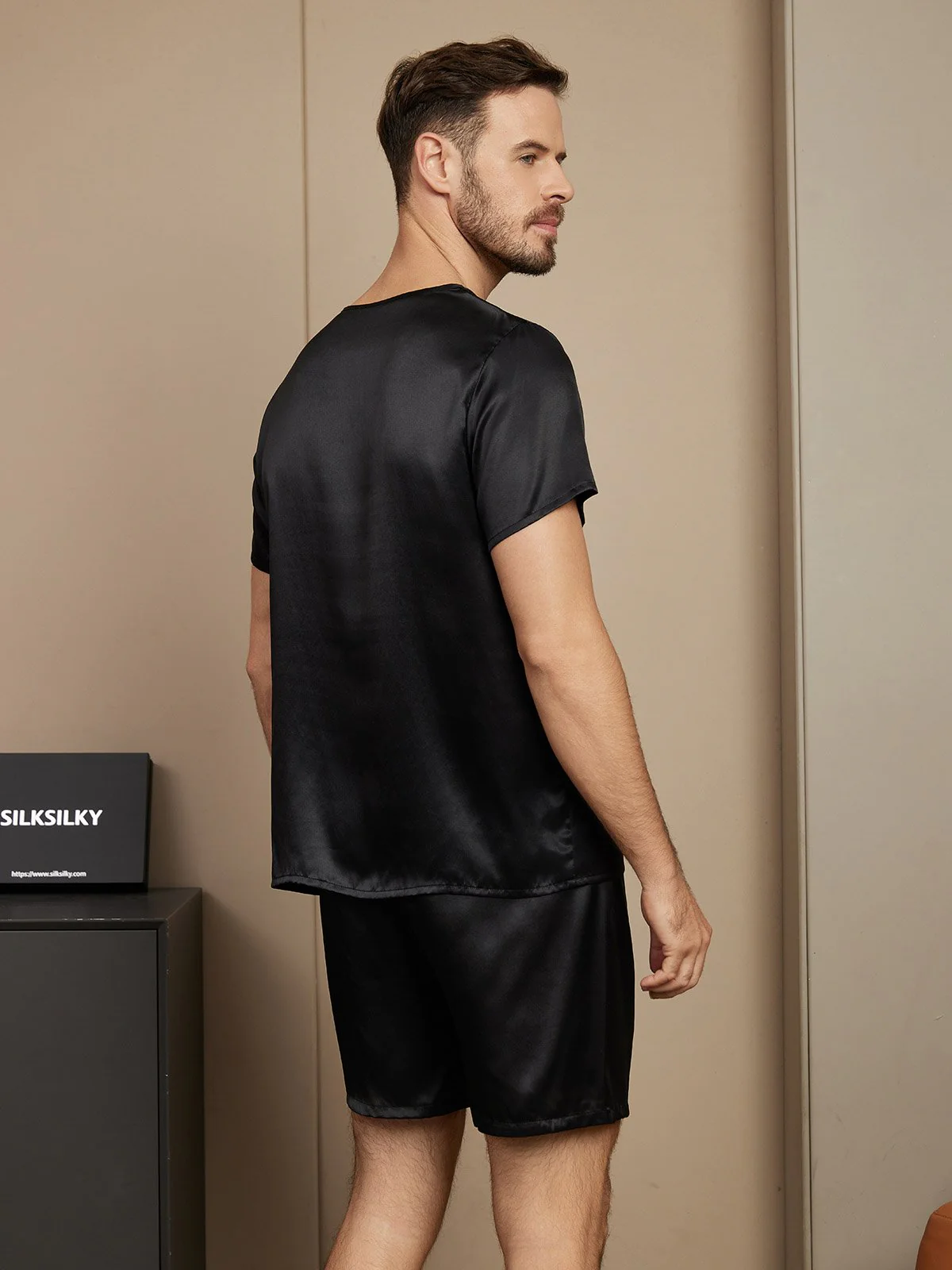 100% Mulberry Silk Short Sleeve Round Neck Men's Pajamas Set with Shorts - Image 7