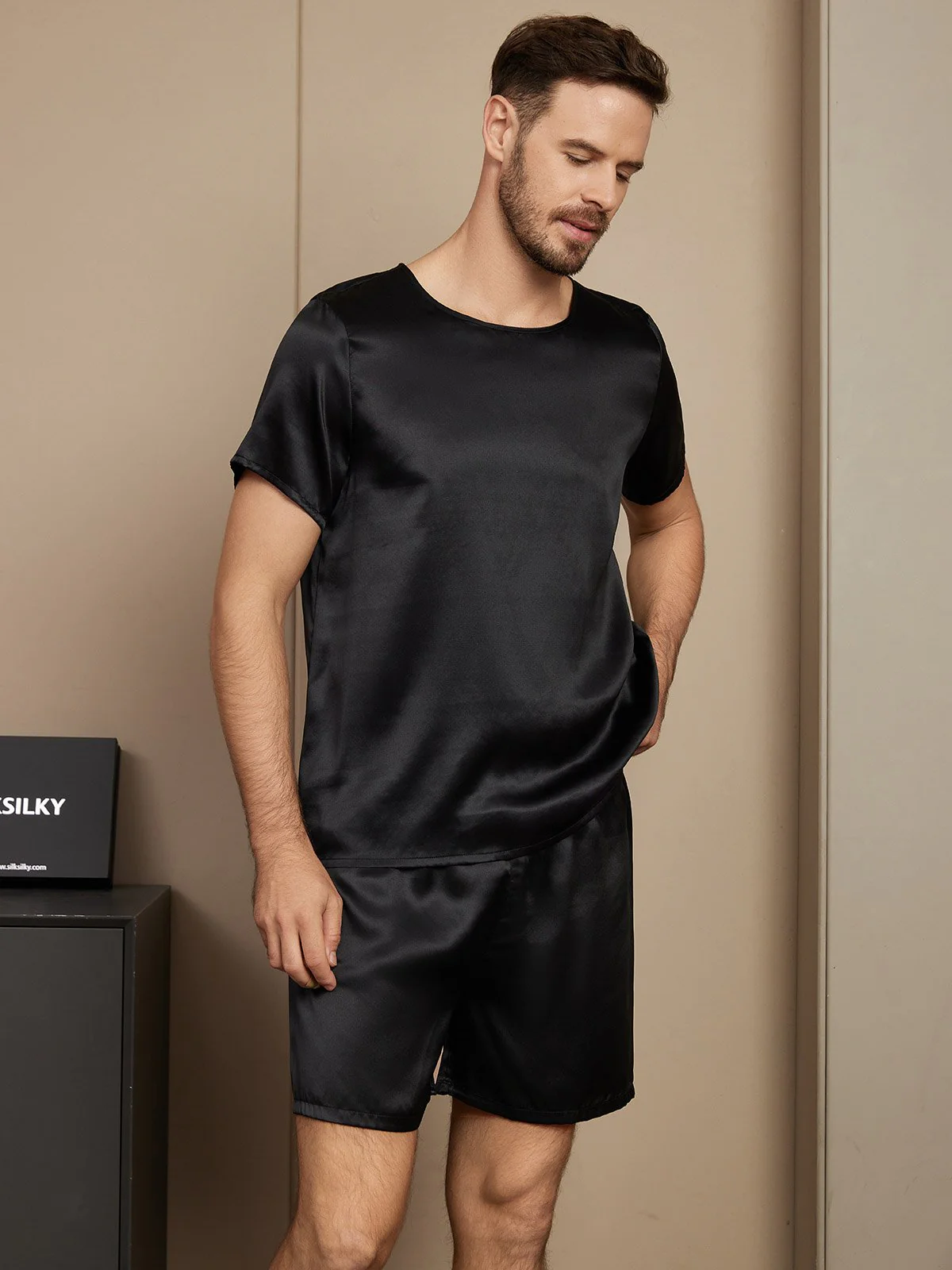 100% Mulberry Silk Short Sleeve Round Neck Men's Pajamas Set with Shorts - Image 8