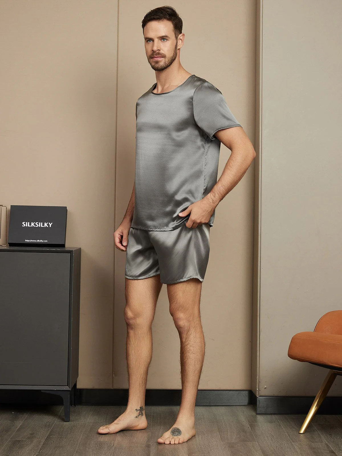Clearance - 100% Mulberry Silk Short Sleeve Round Neck Men's Pajamas Set with Shorts - Image 3