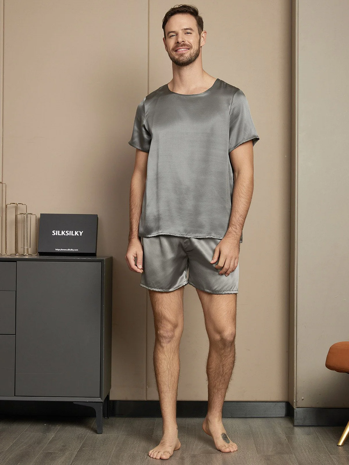 Clearance - 100% Mulberry Silk Short Sleeve Round Neck Men's Pajamas Set with Shorts - Image 5