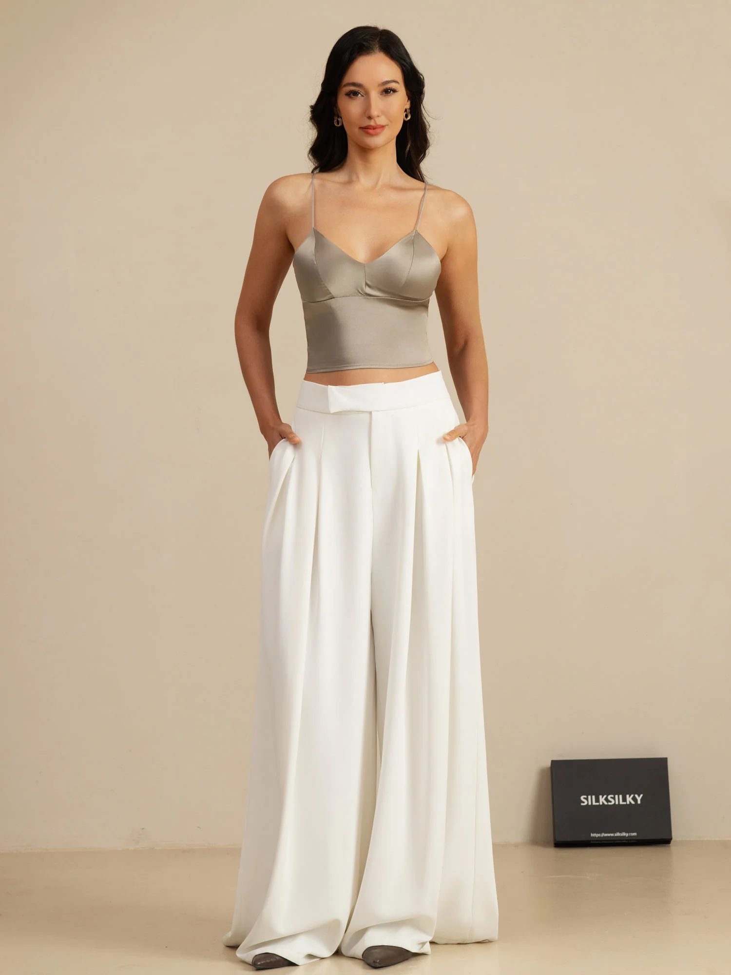 19Momme Silk Crop Top Spaghetti Strap V Neck Camisoles with Built-in Bra - Image 23