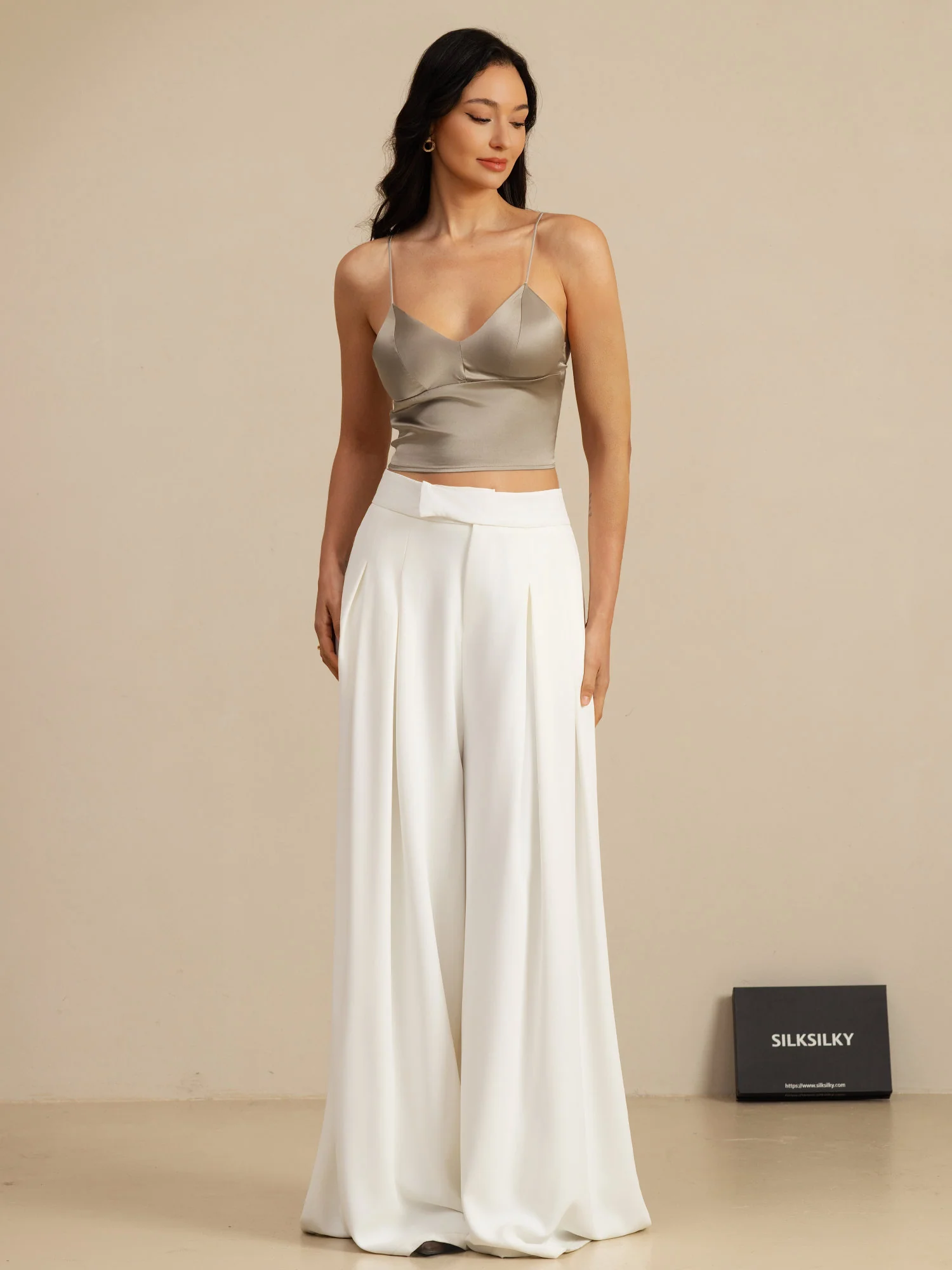 19Momme Silk Crop Top Spaghetti Strap V Neck Camisoles with Built-in Bra - Image 24