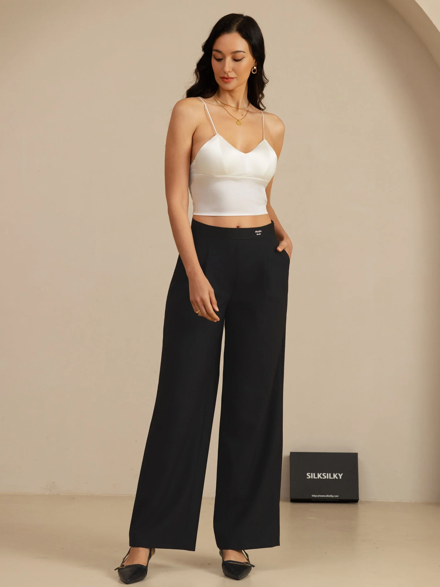 19Momme Silk Crop Top Spaghetti Strap V Neck Camisoles with Built-in Bra - Image 7