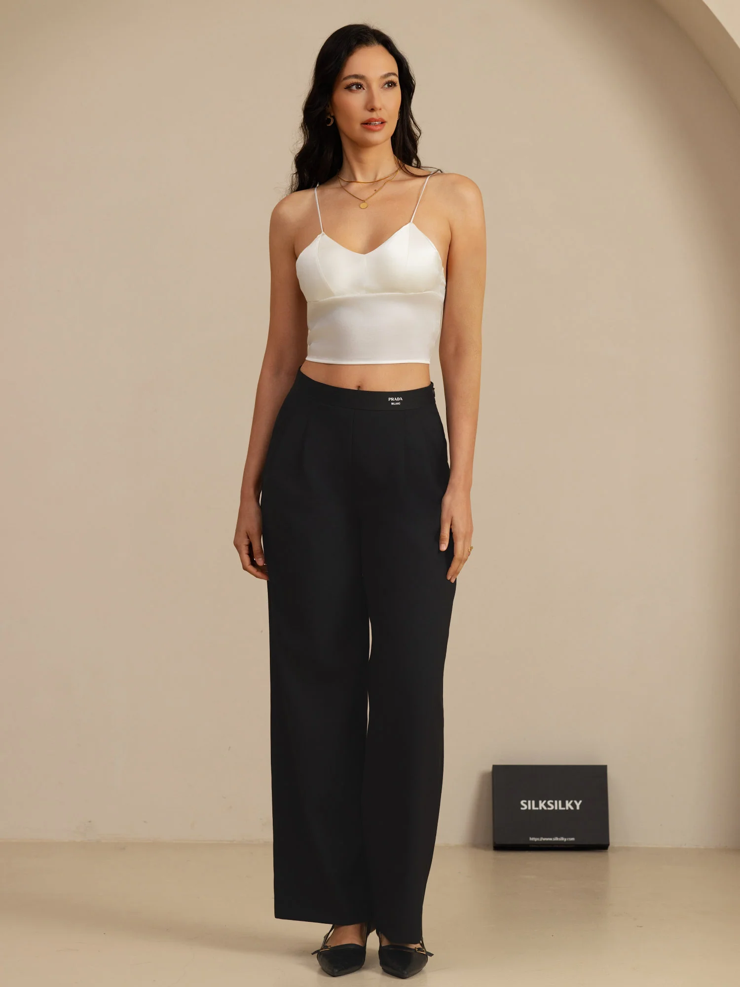 19Momme Silk Crop Top Spaghetti Strap V Neck Camisoles with Built-in Bra - Image 8