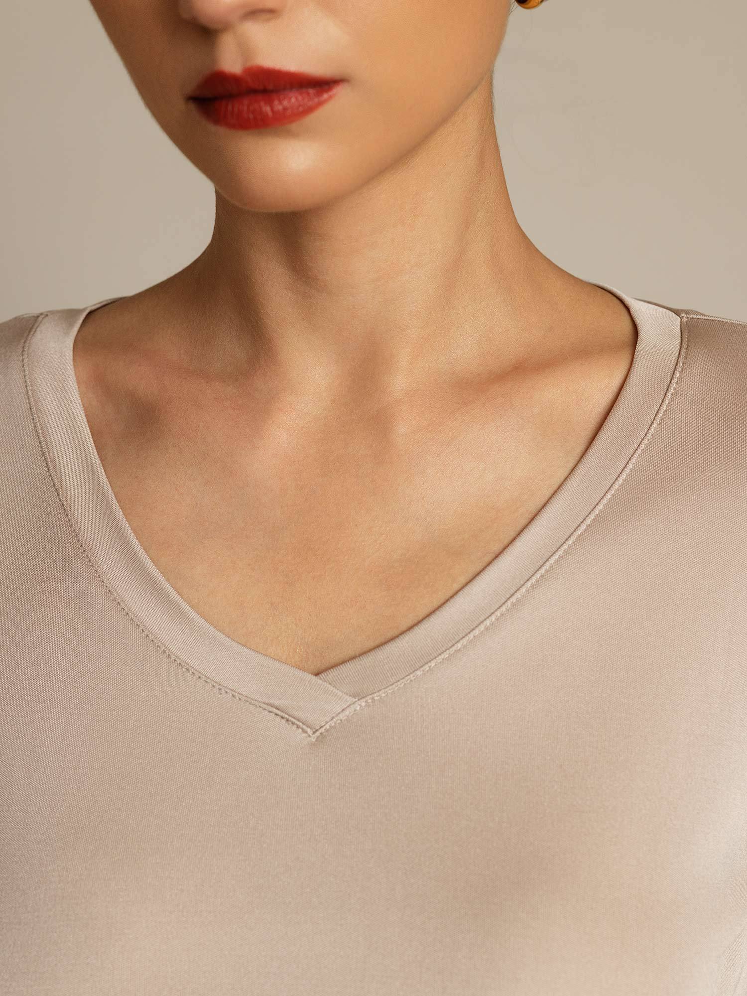 Clearance - Pure Silk V-Neck Short Sleeves Women's T-Shirt - Image 20