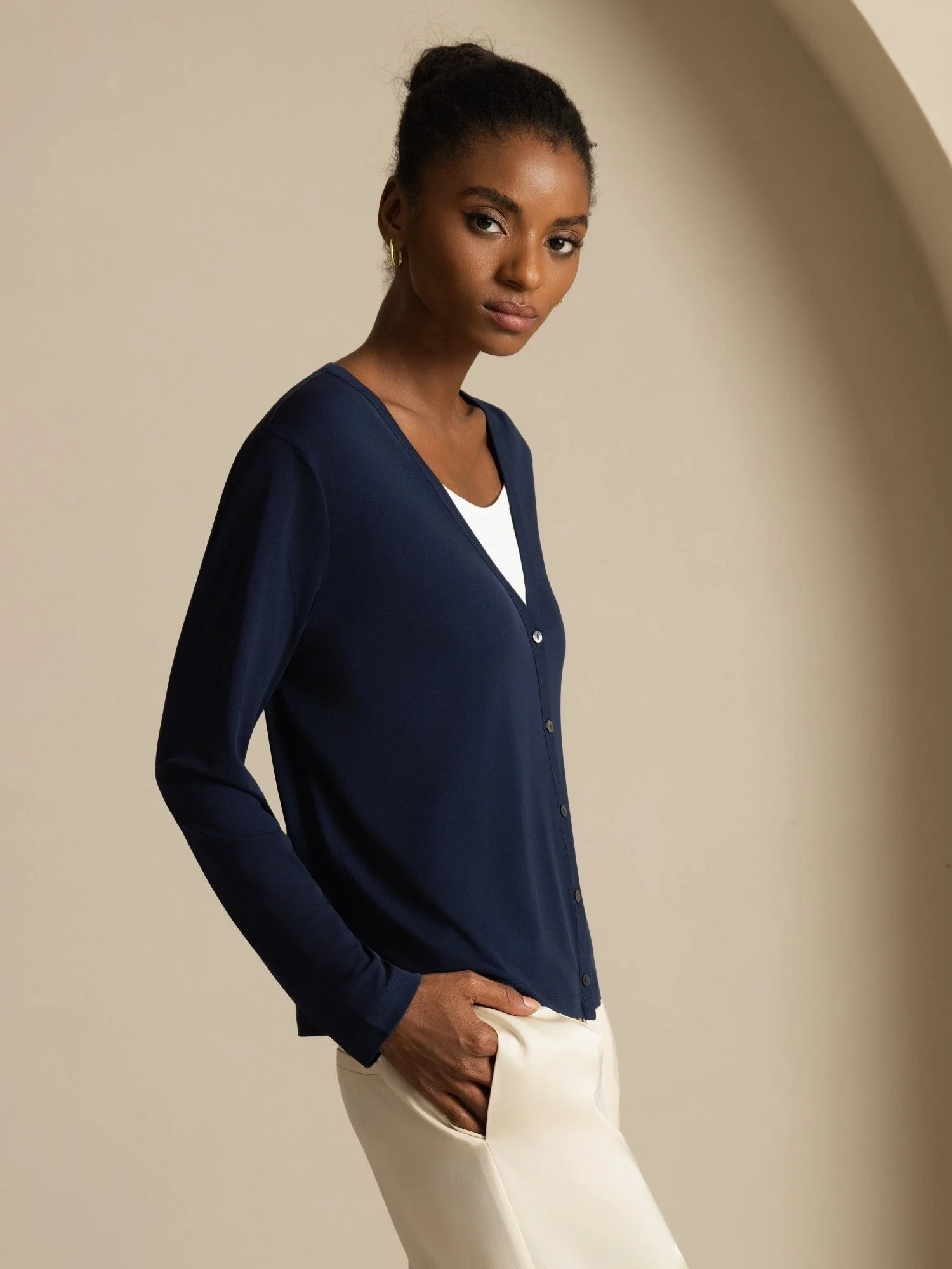 100% Mulberry Silk Women's V-Neck Long Sleeve Basic Cardigan - Image 5