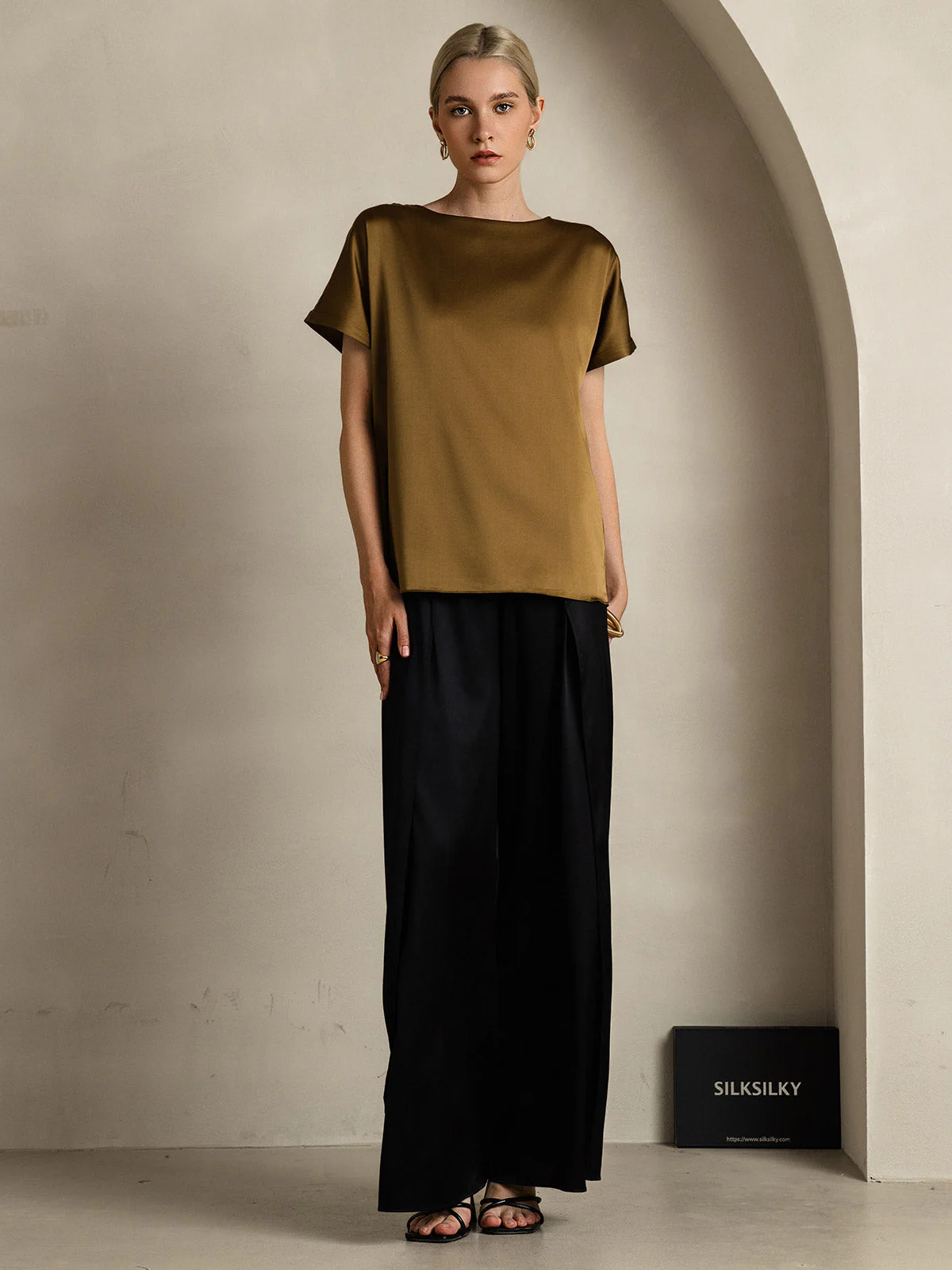 19Momme Silk Short Sleeve Boat Neck Cuffed Sleeve Women's T-Shirt - Image 47