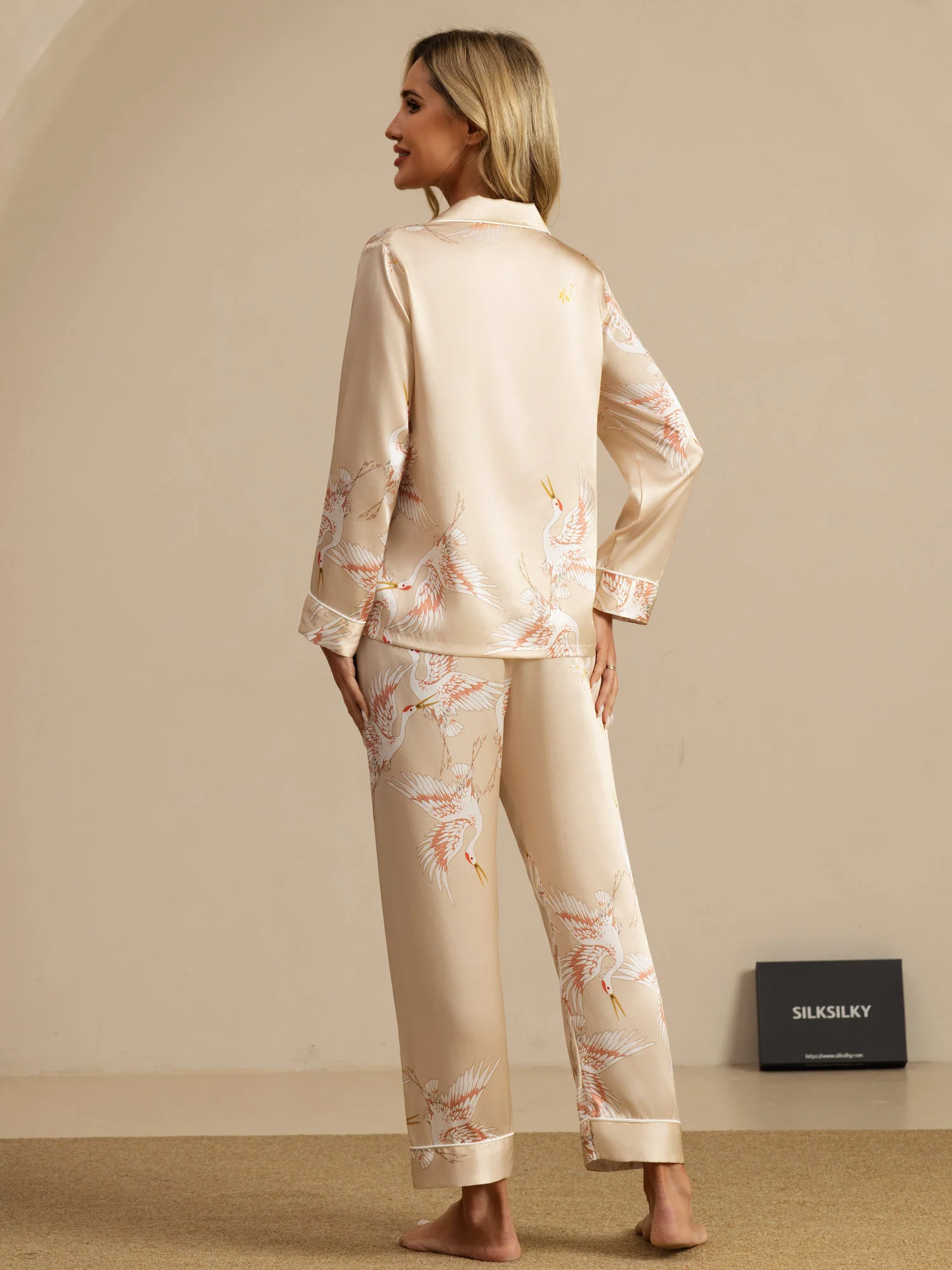 19Momme 100% Mulberry Silk Crane Print Women's Long Sleeve Notch Collar Pajamas Set - Image 11