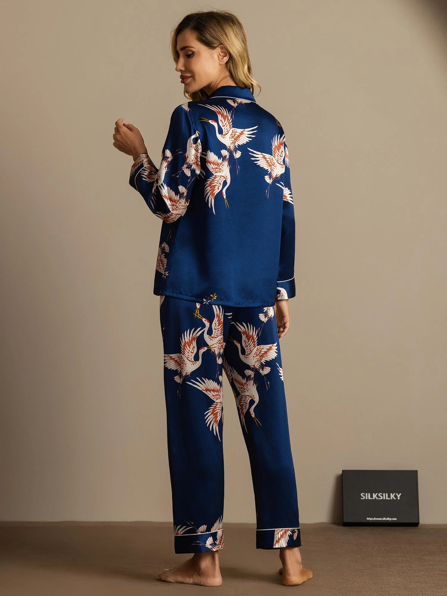 19Momme 100% Mulberry Silk Crane Print Women's Long Sleeve Notch Collar Pajamas Set - Image 38